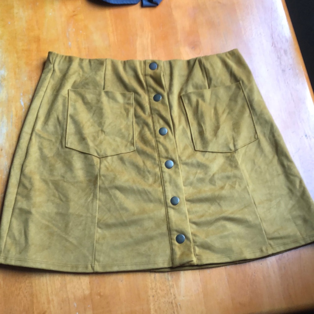 Women’s pleated suede mini skirt from Forever 21